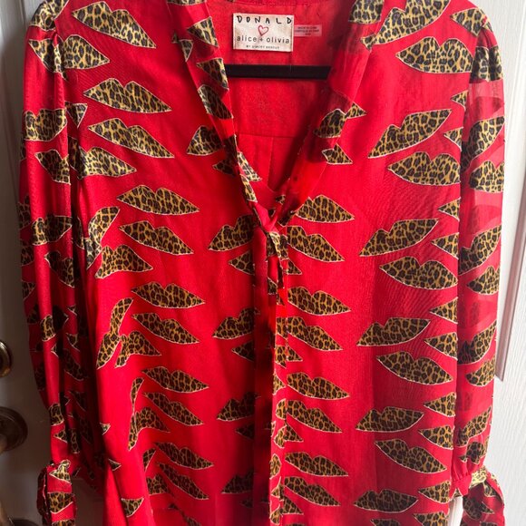 NWOT Alice + Olivia Sheila Lips Burnout Tie-Neck Top Cheetah Print Size M - Picture 4 of 13